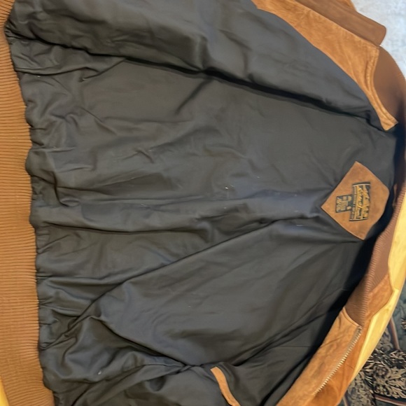 Eddie Bauer Leather jacket. Throwback to when EB had it like thattttt lol. - Picture 3 of 4
